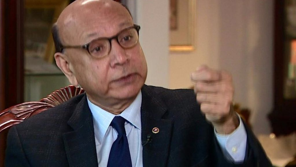 Khizr Khan calls on Donald Trump to condemn hate
