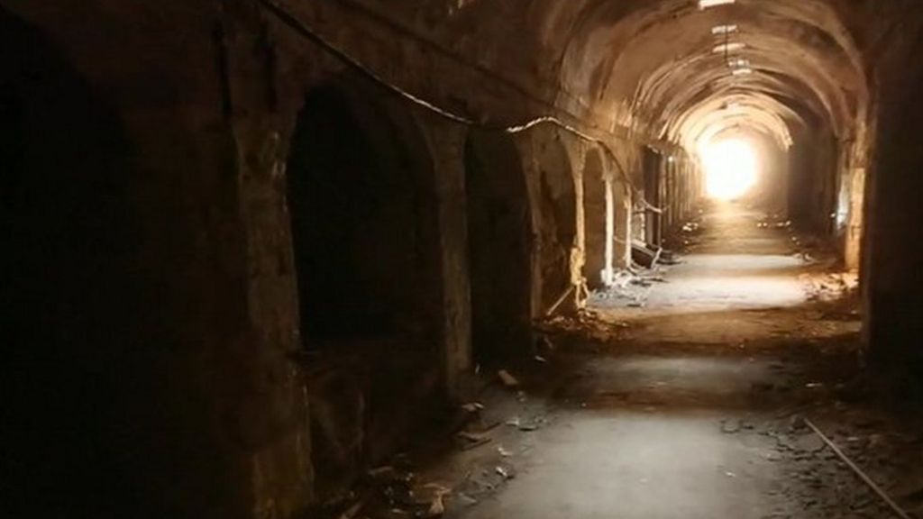 Syria ceasefire: Inside Aleppo's ruined covered market