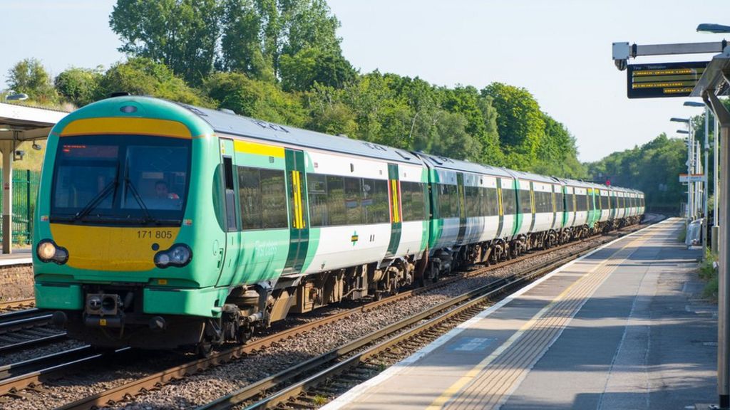 Aslef suspends Southern rail strikes in return for new talks