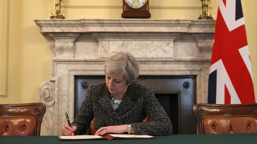 Brexit: Beth nesaf ar ôl tanio Erthygl 50?