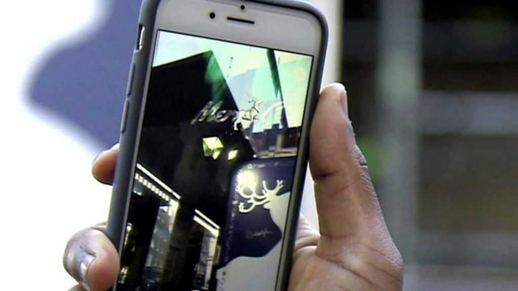 Testing shopping's Christmas themed augmented reality