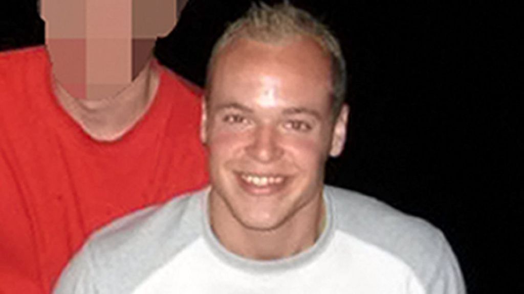 Man dies charging iPhone while in the bath