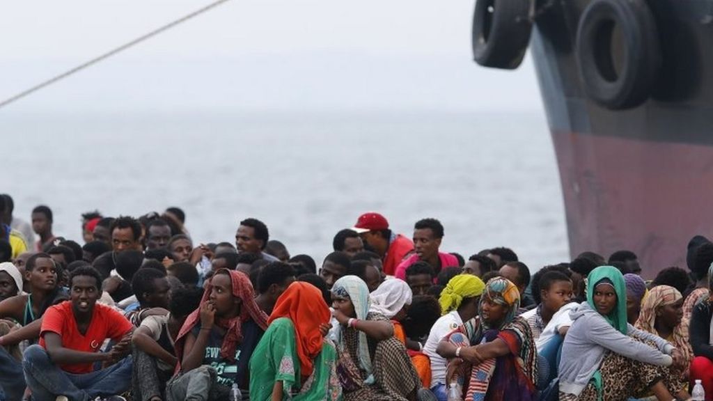 Dozens of migrants 'drown off Libya'