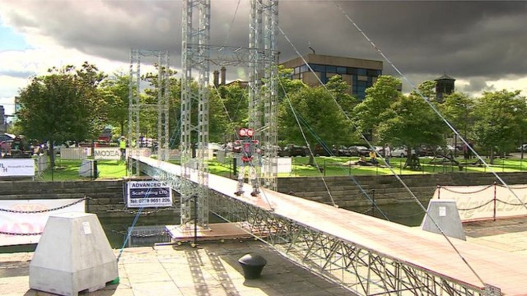 VIDEO: Meccano bridge world record attempt