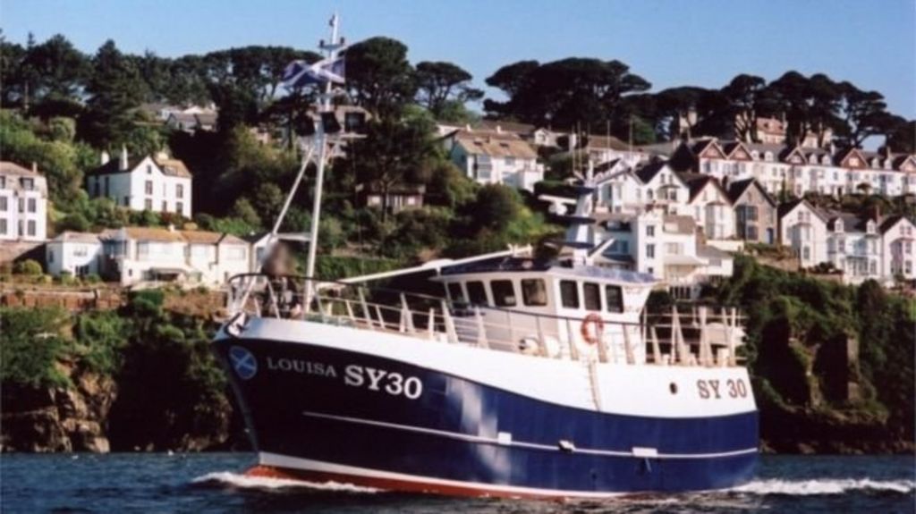 Fishermen 'tried to swim to shore'