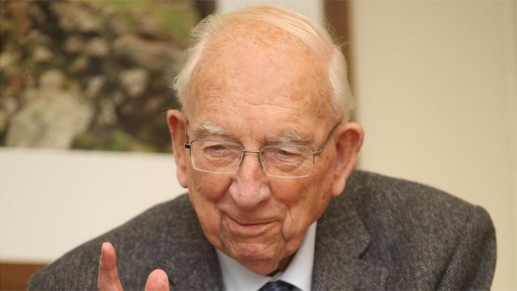 Irish man of the 20th century TK Whitaker dies