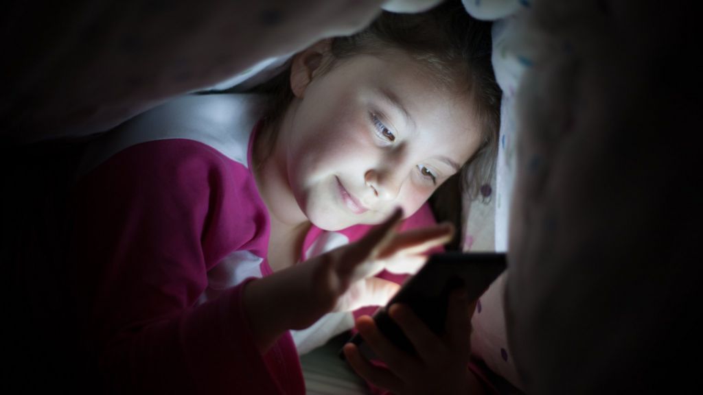 Phones need 'bed mode' to help sleep