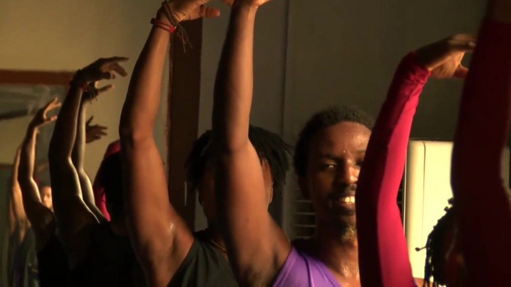 The ballet dance troupe started in a Nigerian garage - BBC News