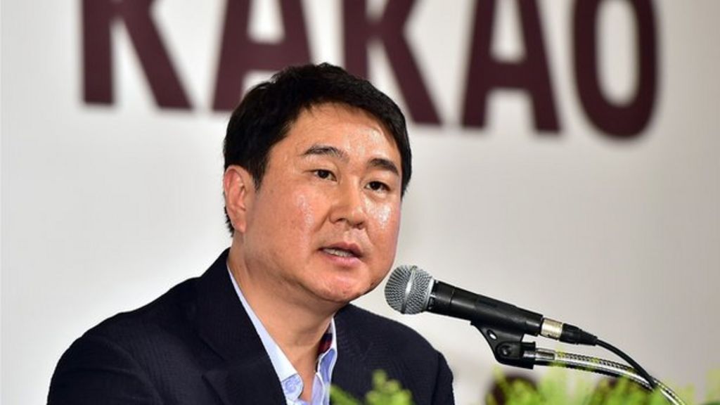 Chat app boss quits after child porn row