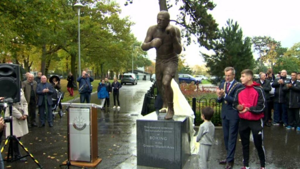 Statue honours Shankill boxing heroes - BBC News - BBC News