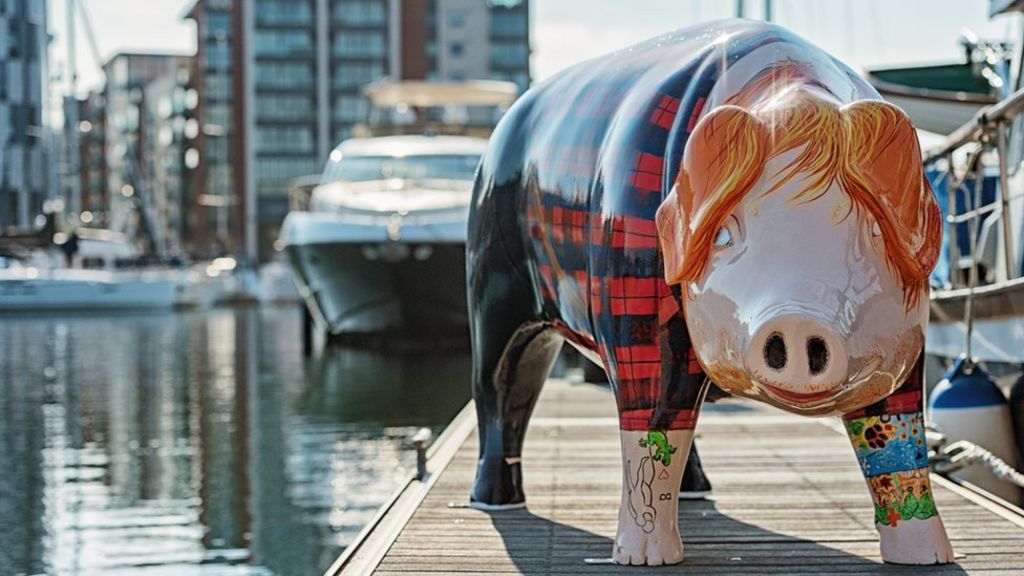 Ed Sheeran pig statue sells for £6,200