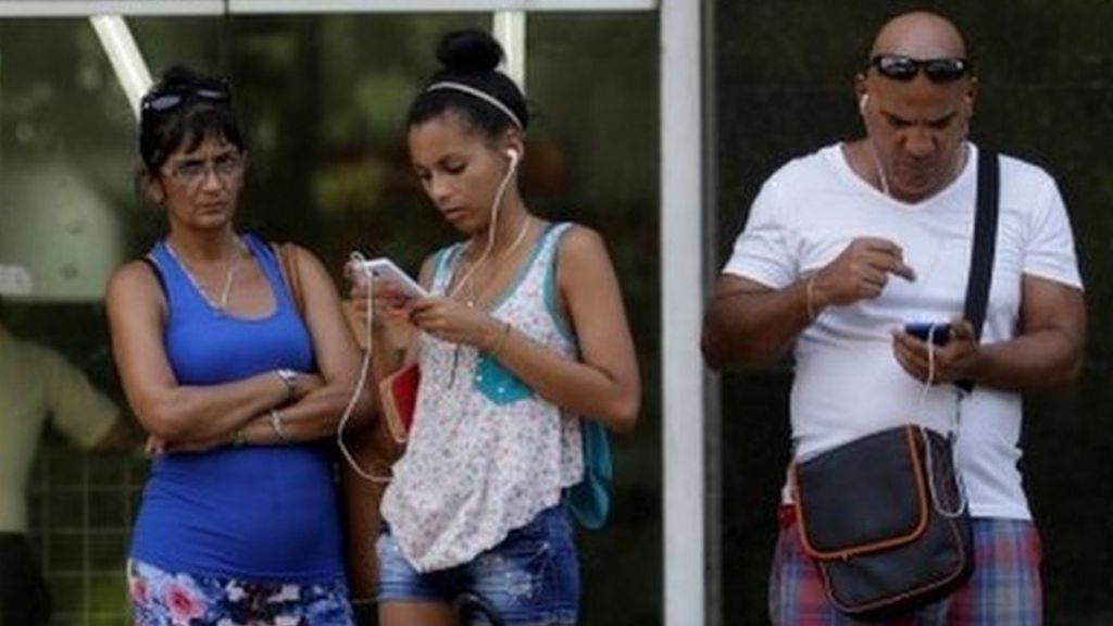 Cuba plans to install wi-fi on Havana's iconic Malecon seafront