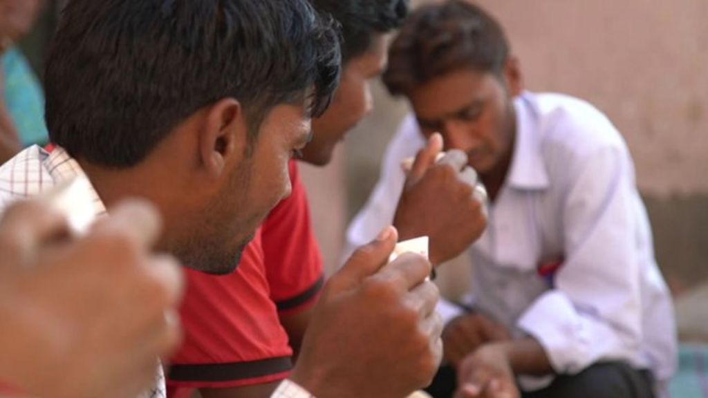 Oil slump causes Indian workers to leave Saudi Arabia