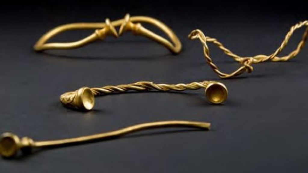 'Oldest' Iron Age gold work in Britain found in Staffordshire