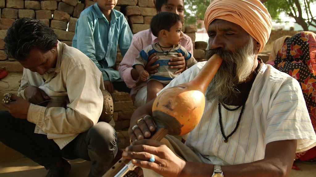 VIDEO: What happened to India's snake charmers?