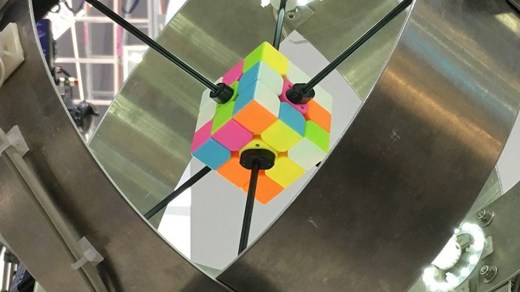 Robot 'sets new Rubik's Cube record'