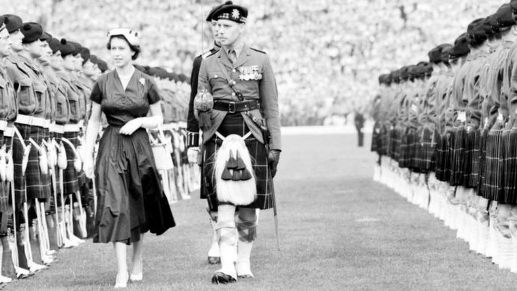 In Pictures: The Queen In Scotland - BBC News