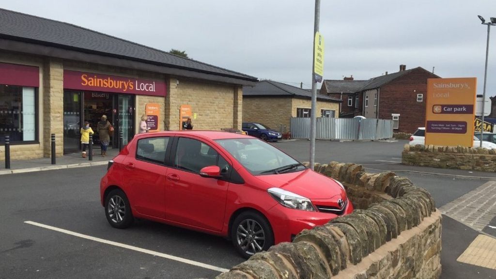 Bolton robbery: Cash-in-transit drivers attacked with crowbar and sledgehammer