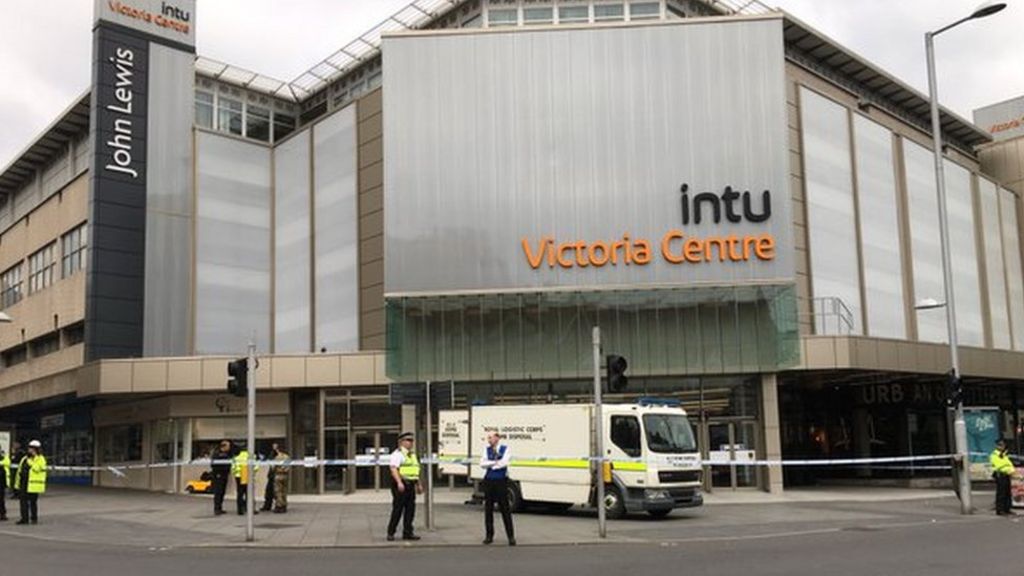 'Discarded suitcase' causes bomb scare at Nottingham's Victoria Centre - BBC News