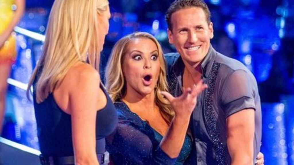 Strictly Come Dancing: Anastacia injury forces her out of dance-off - BBC News