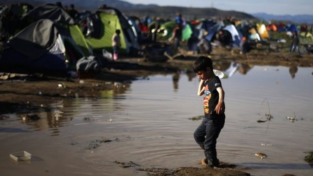 VIDEO: Torrential rain floods Greece migrant camp
