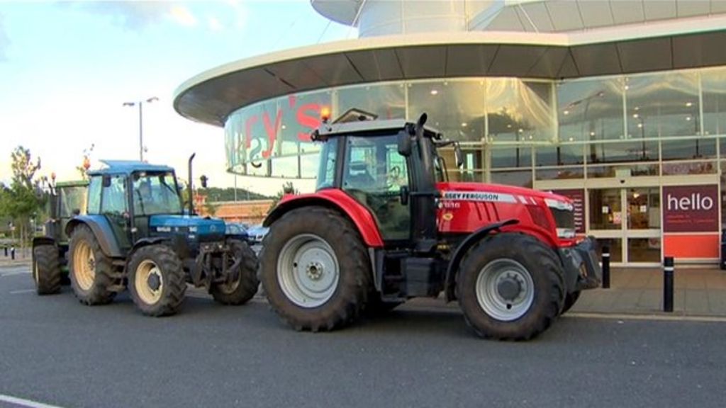 Farmers in more supermarket protests