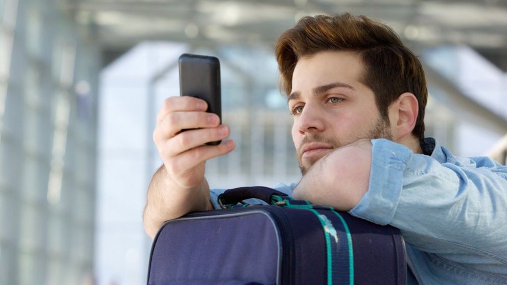 Mobile phone roaming charge abolition plan rewritten