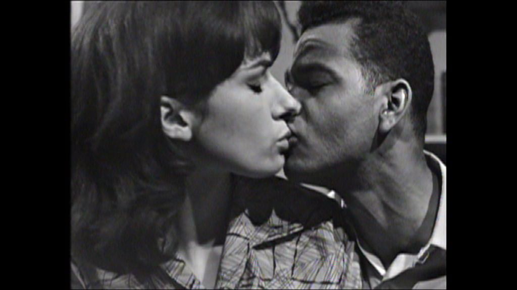 Black and white girls kissing Black and white girls kissing