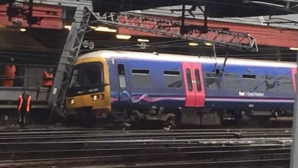Derailed Train At London Paddington Remains For Rushhour BBC News