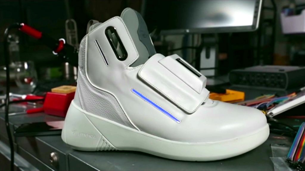 The trainers featuring a mini screen and other tech news