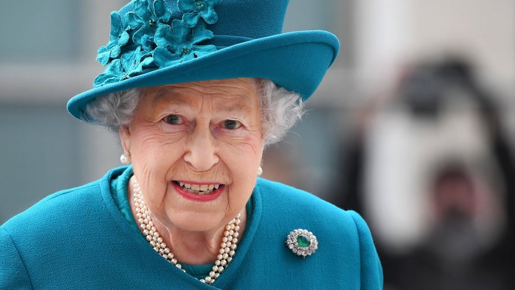 Cybersecurity: Queen opens centre to protect against attacks