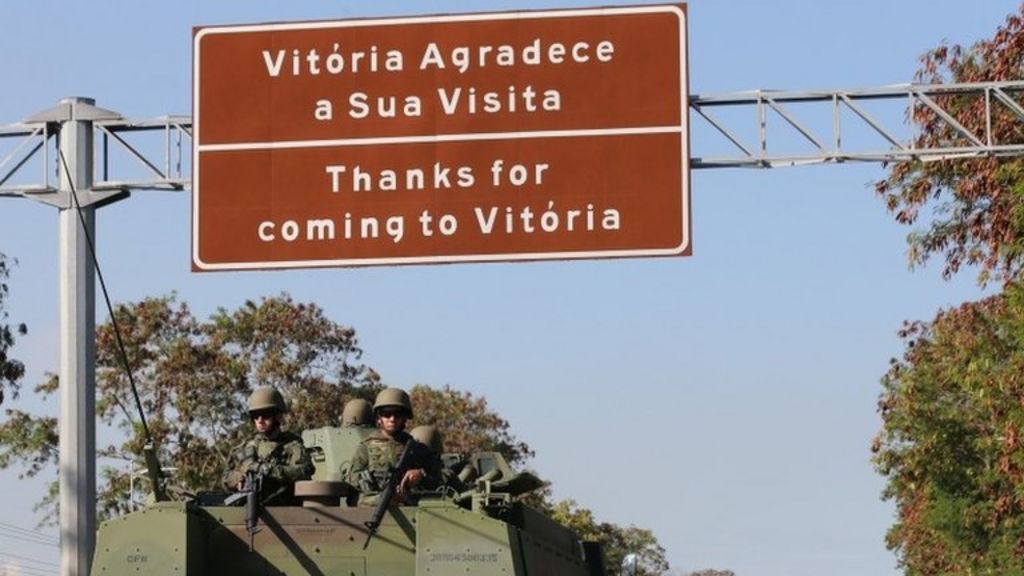 Brazil police strike: Schools reopen in Vitoria - BBC News