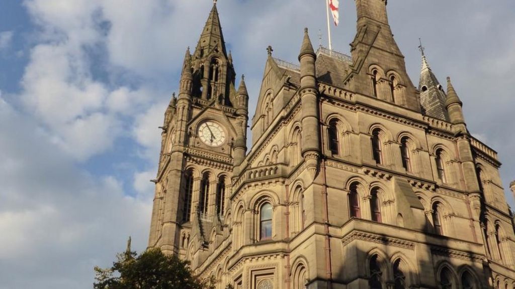 Manchester town hall refurbishment: Hotel plans 'too risky'