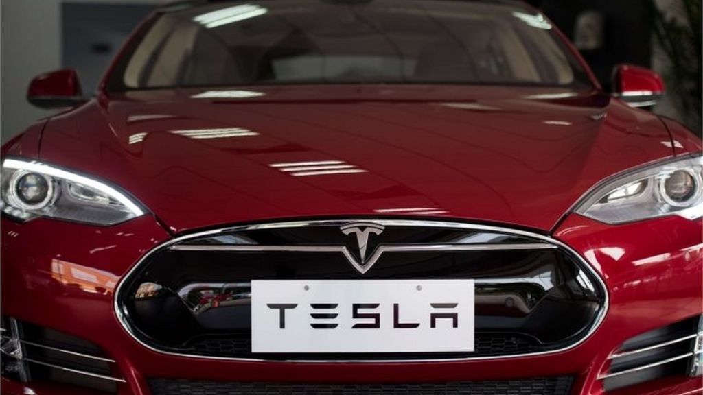 Tesla Autopilot needs rethink urges US consumer group