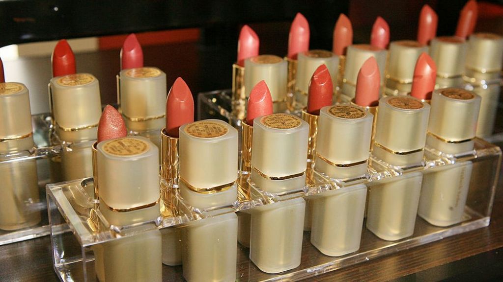 Revlon to buy Elizabeth Arden for $870m