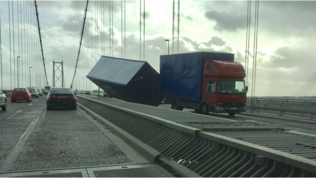 Forth Road Bridge reopens after lorry closure