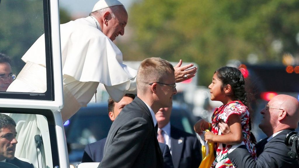 Girl gets through Pope's security