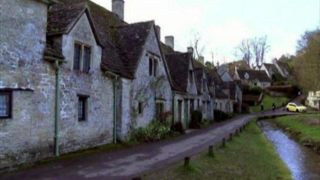 Coventry driver rallies support for the yellow car owner - BBC News