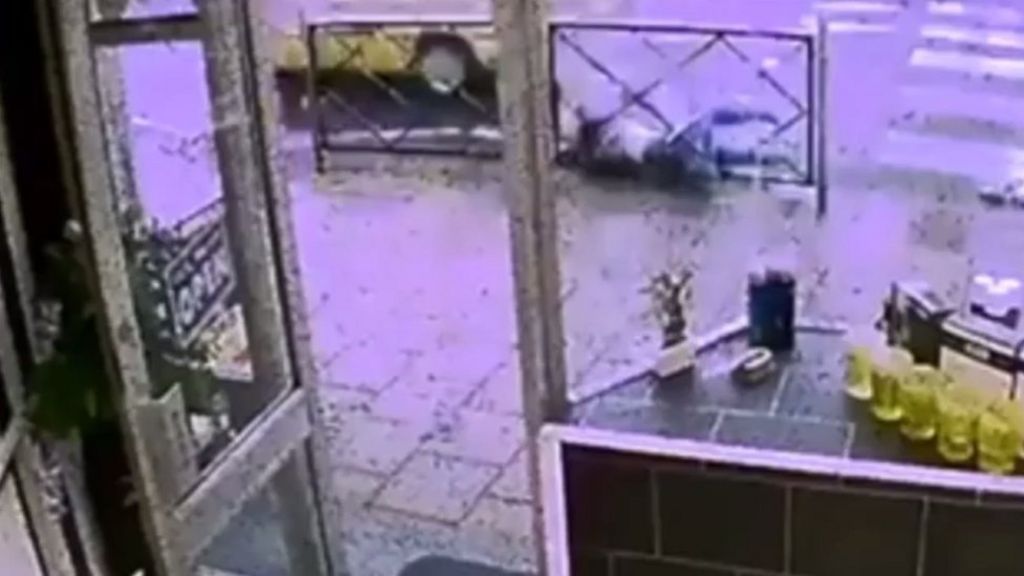 CCTV footage of pedestrian hit by car in Nottingham - BBC News - BBC News