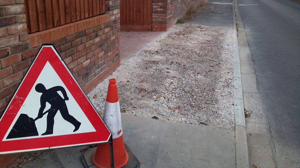 Home-buyers' anger at unfinished roads