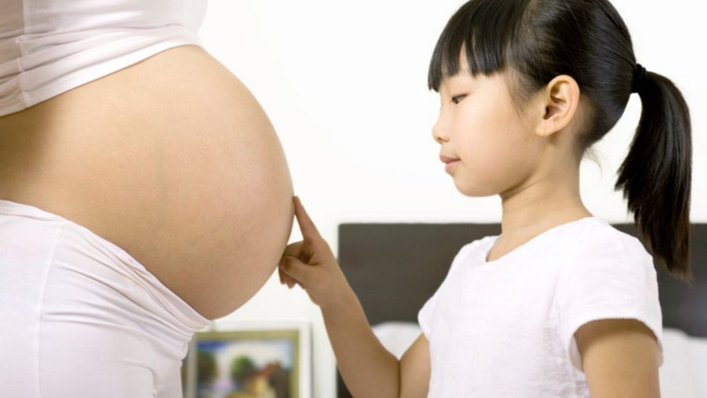 Modern mothers 'watched and judged', say researchers