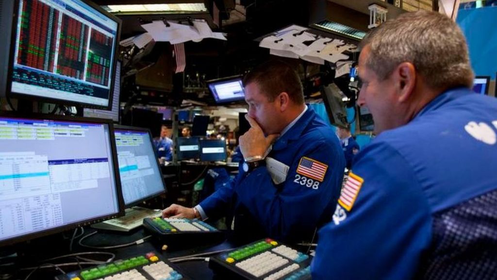 Oil drags Wall Street to 2015 losses