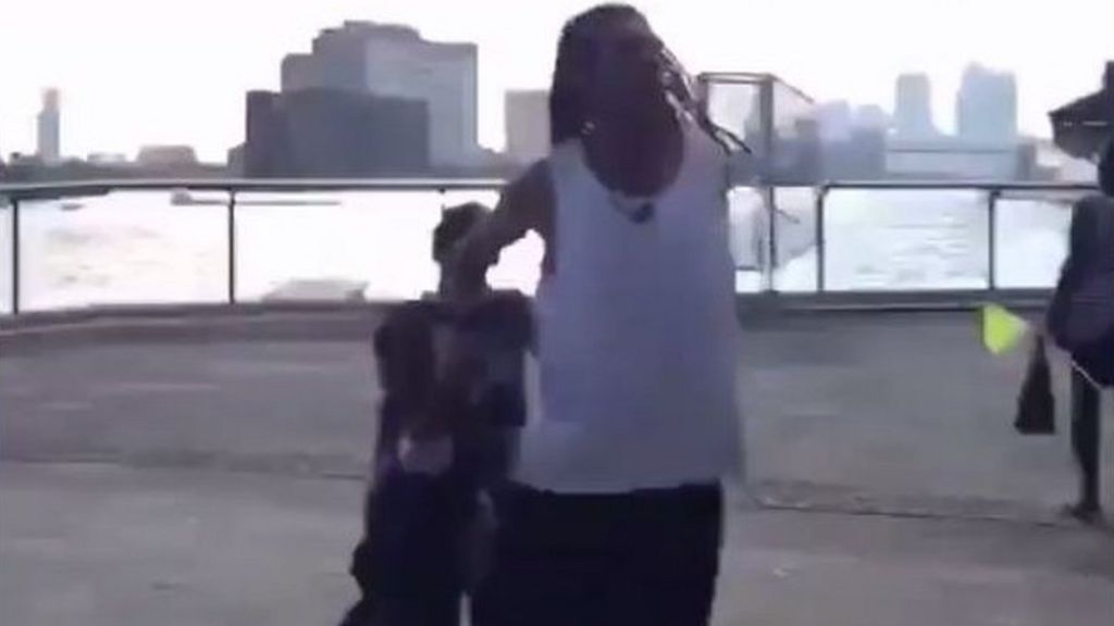 Video shows Jewish family being abused in east London - BBC News - BBC News