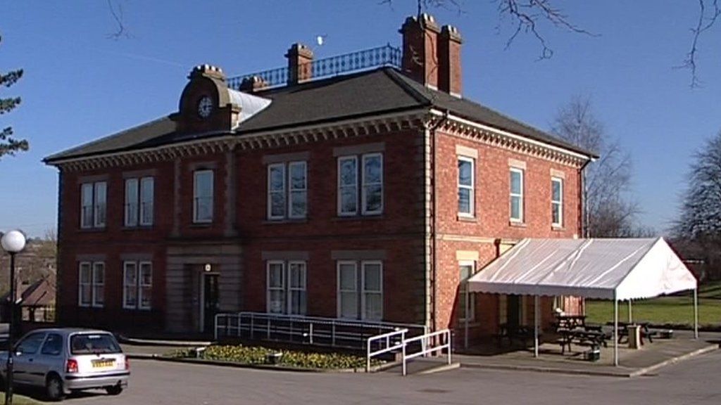 DH Lawrence centre closure 'tragic'