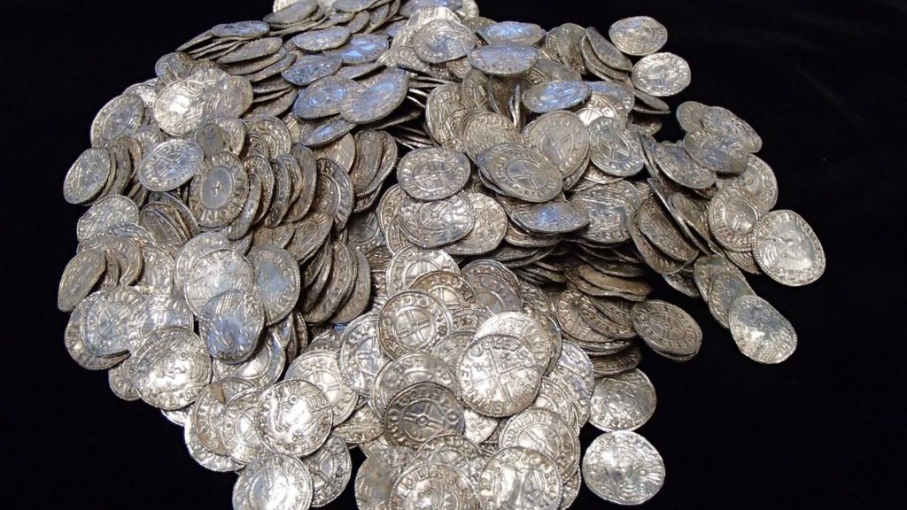Final £85k secures Lenborough Anglo Saxon coin hoard - BBC News