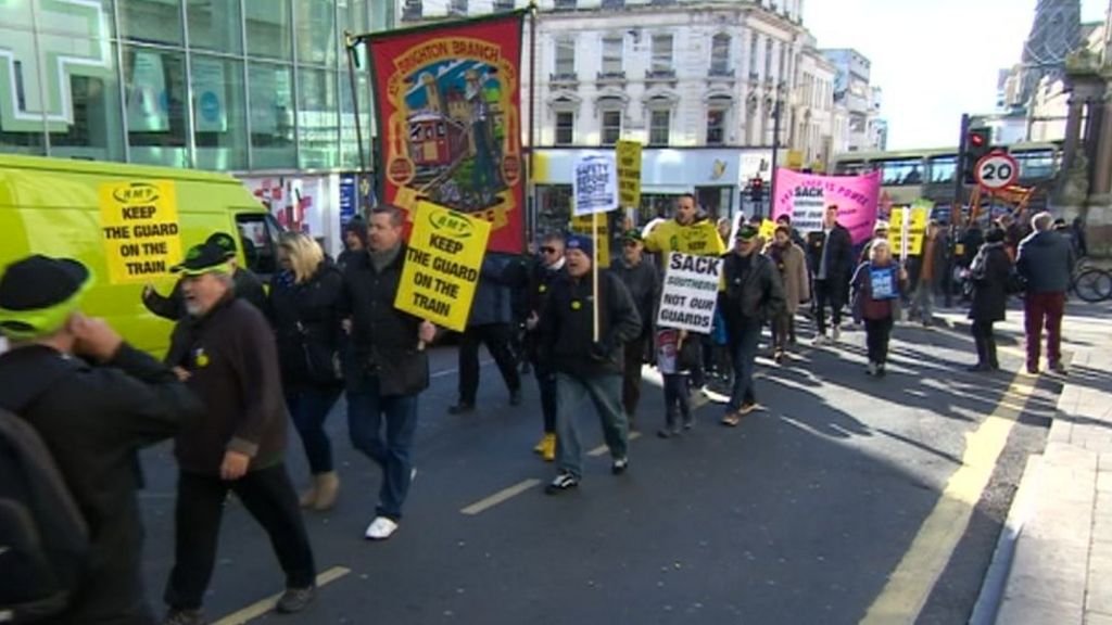 Southern rail strikers backed by marchers in Brighton