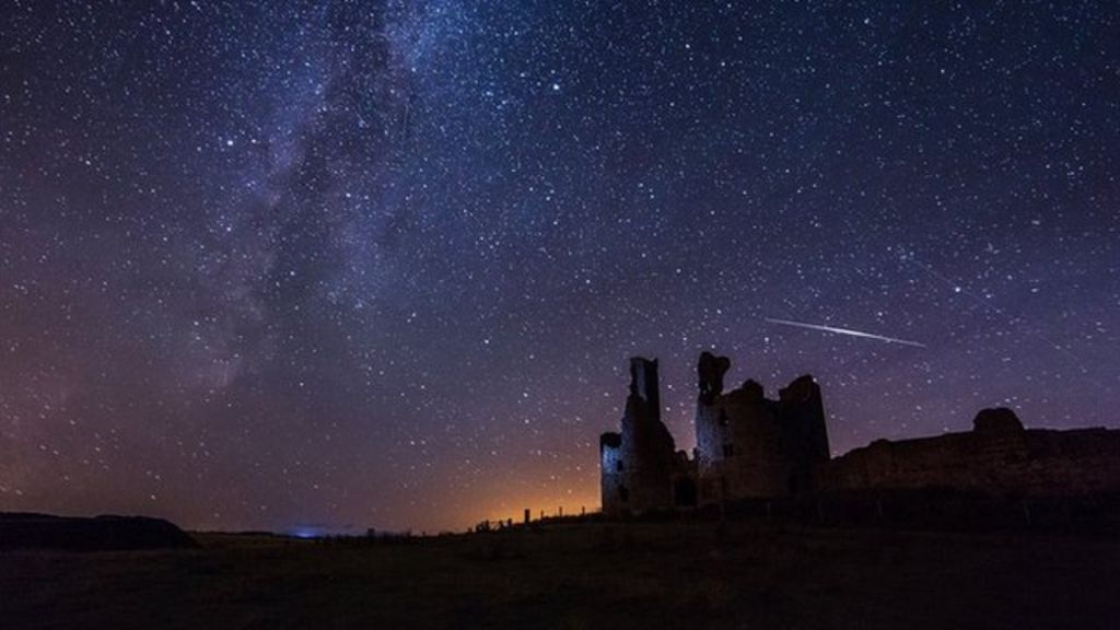 Stargazers capture meteor shower