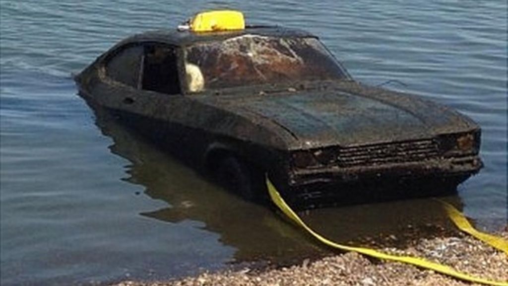 Ford Capri pulled from boating lake