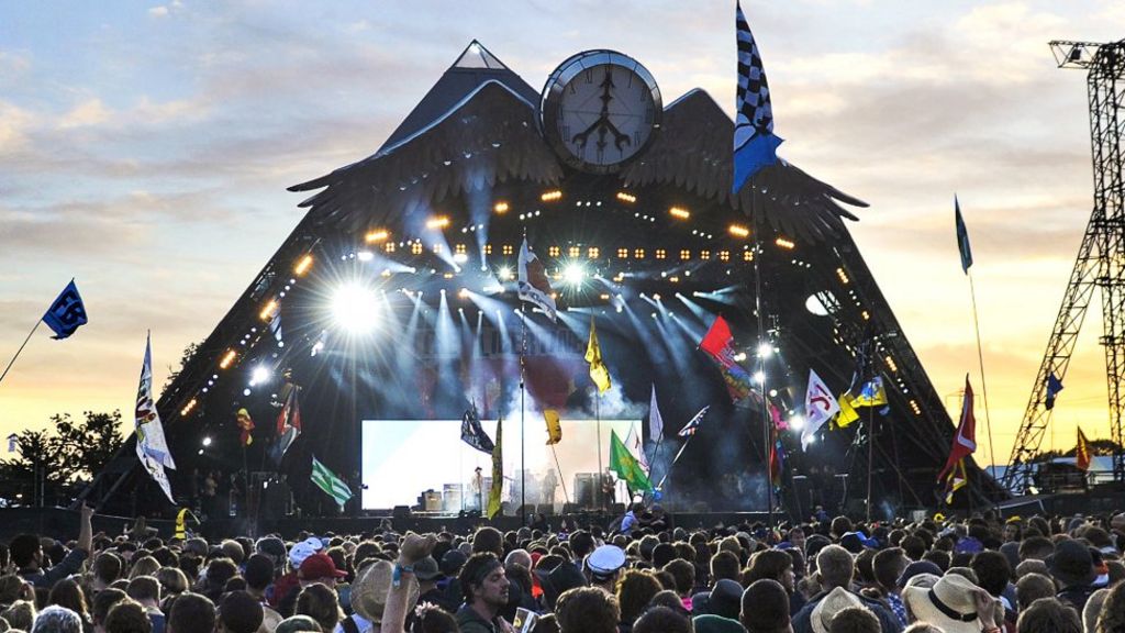 Fans snap up Glastonbury tickets