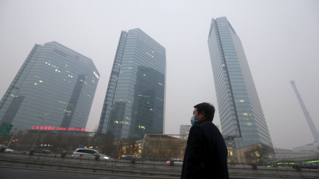 Beijing issues severe smog warning